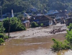 Banjir Bandang dan Tanah Longsor Rendam Desa di Sumbawa