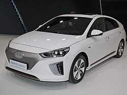 Menyongsong Era Mobil Listrik dengan Hyundai Ioniq