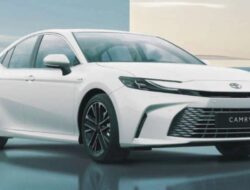 Menggali Fitur dan Spesifikasi Toyota Camry 2025