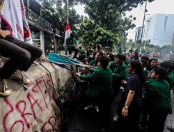 Demo “Indonesia Gelap”: Mahasiswa Menolak Revisi UU TNI, Polri, dan Kejaksaan