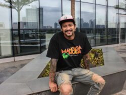 Tora Sudiro Berani Menembus Batas: Debutnya di Film Horor “Janur Ireng”