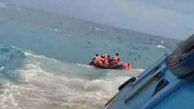 Kapal Feri Tenggelam di Penajam: Dua Penumpang Masih Terjebak