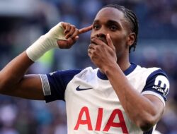 Tottenham Hotspur Resmi Permanenkan Kontrak Mathys Tel