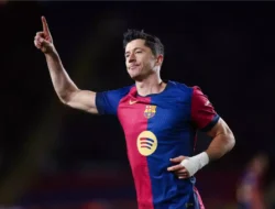 Lewandowski Tegaskan Tak Pikirkan Hengkang dari Barcelona