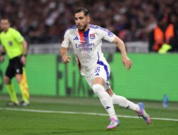 Rayan Cherki: Fokus pada Lyon Meski Dikejar Manchester City