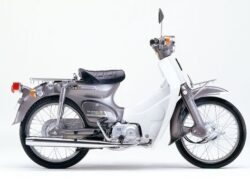 Honda Super Cub 70 (C70): Ikon Motor Klasik yang Tak Pernah Lekang oleh Waktu