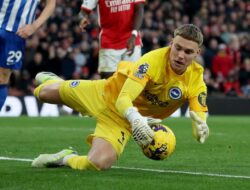 Bart Verbruggen Pilih Tetap di Brighton Meski Bayern Tertarik