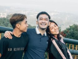 Dukungan Betrand Peto untuk Ruben Onsu dalam Ibadah Salat