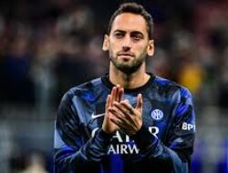 Hakan Calhanoglu: Pilar Penting Inter Milan di Tengah Perubahan