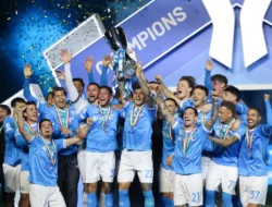 Napoli Angkat Piala Super Italia, Neres Jadi Pahlawan