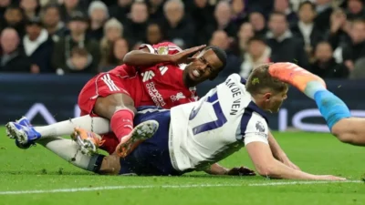 Alexander Isak Terpaksa Absen Setelah Patah Kaki, Arne Slot Kritisi Van de Ven