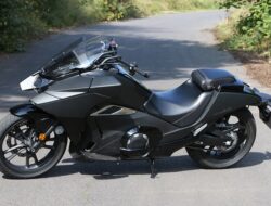 Honda NM4 Vultus Standard: Motor Sport dengan Gaya Berbeda