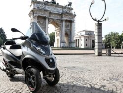 Piaggio MP3 500: Rethinking Urban Mobility dengan Tiga Roda
