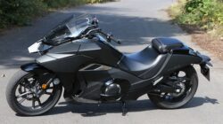 Honda NM4 Vultus: Skuter Sporty dengan Kelebihan Teknologi Terkini