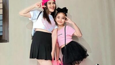 Ayu Ting Ting Terharu saat Salat Id Doa Jodoh dan Tradisi Keluarga yang Hangat