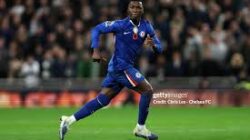 Caicedo Tak Tergoda “Legenda” dari Madrid: Ia Ingin Tumbuh Dulu Bersama Chelsea