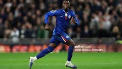 Caicedo Tak Tergoda “Legenda” dari Madrid: Ia Ingin Tumbuh Dulu Bersama Chelsea