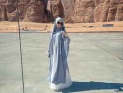 Kimberly Ryder Memanjatkan Doa Jodoh Selama Umrah