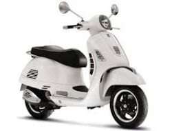 Vespa GTS 300 Super Tech: Ketika Klasik Bertemu Teknologi Tinggi