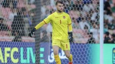 Maarten Paes Balas Kritik dengan Aksi Nyata, Super Save di Ajax Jadi Bukti